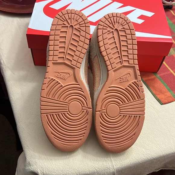 Nike Dunk Low - Picture 4 of 6